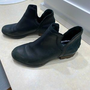 Sorel Lolla Cut Out Booties